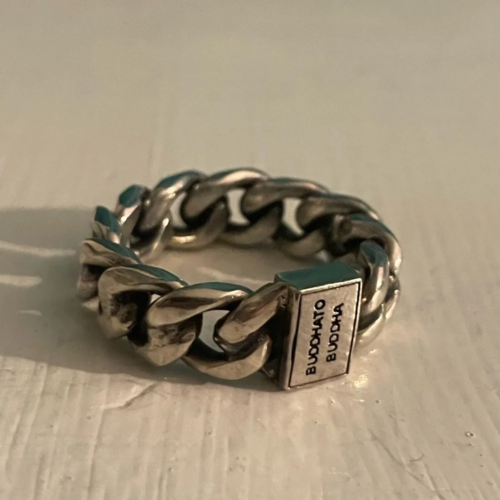 Ring - Picture 3 of 4